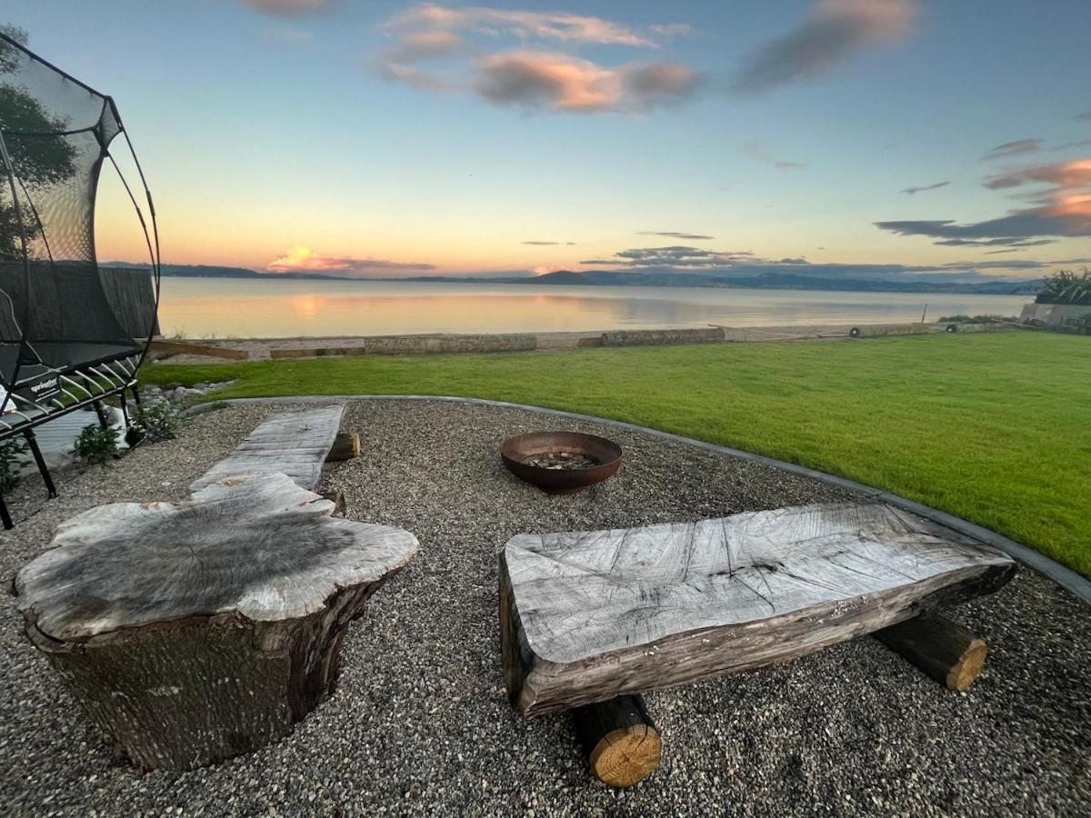Jandals & Joy Lakefront Retreat Rotorua Exteriör bild