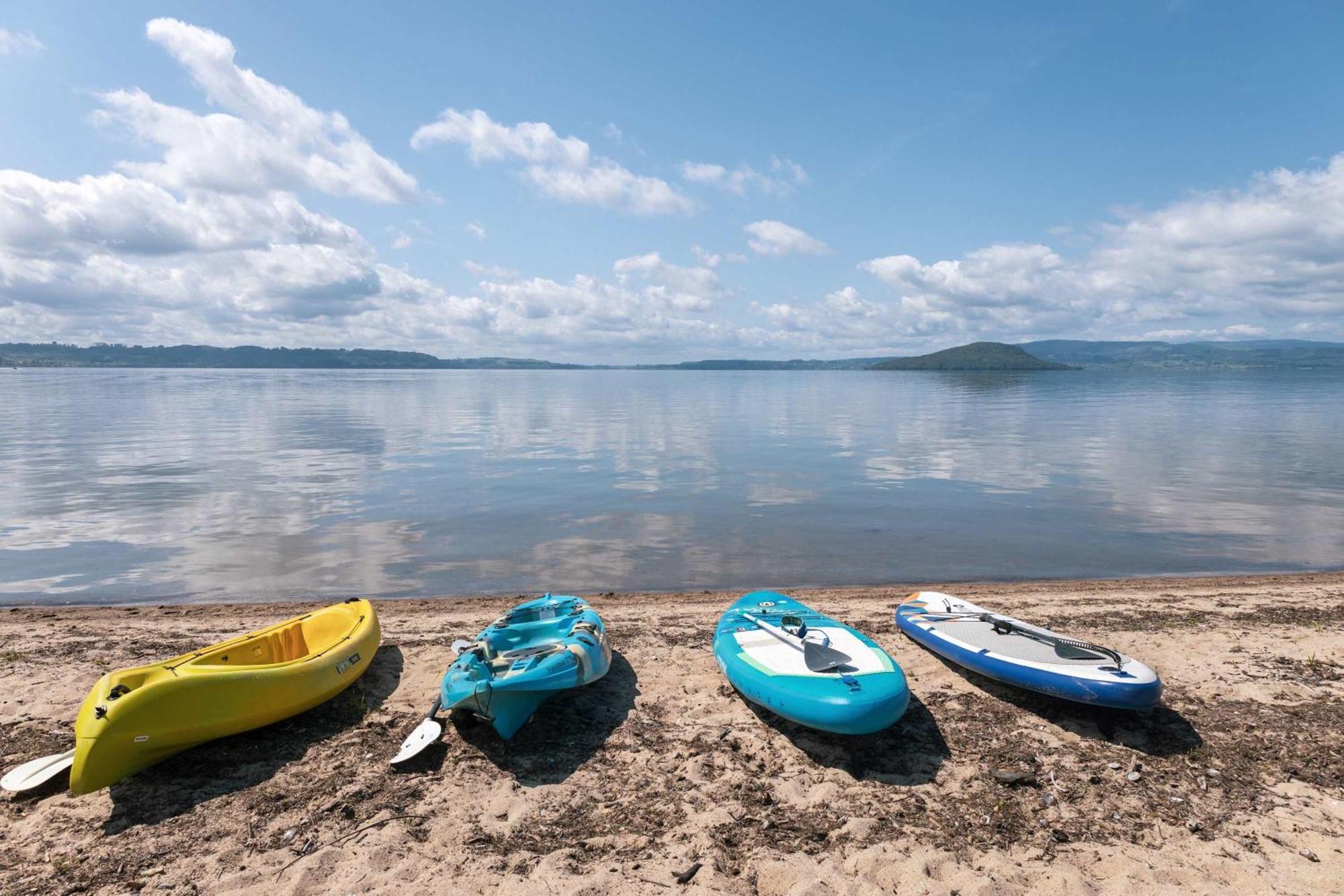 Jandals & Joy Lakefront Retreat Rotorua Exteriör bild
